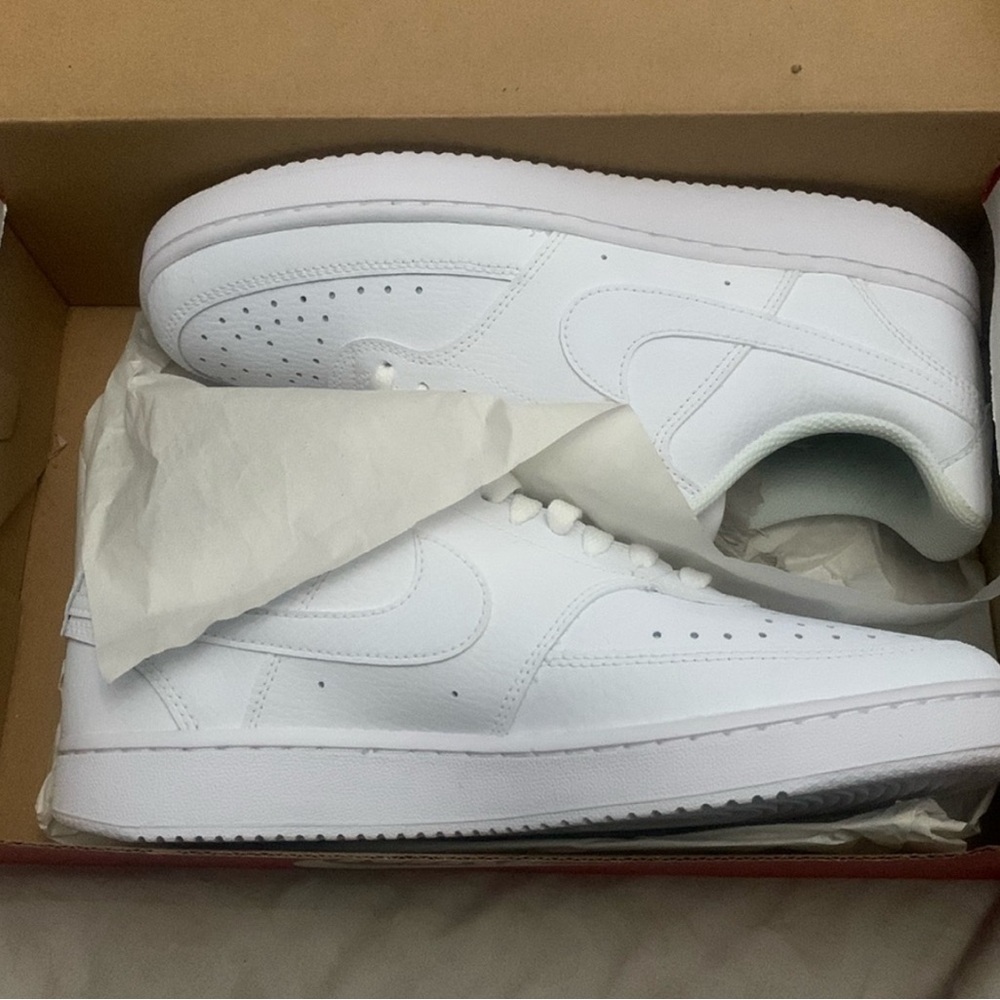 White Nikes size 9